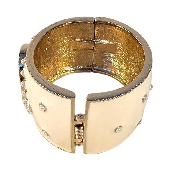 Amedeo NYC 14K GP Oval Cornelian Cameo Hinged Cuff Bangle Bracelet White & Gold - Picture 4 of 6